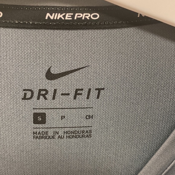 Nike Pro dri fit tee shirt, gray. Size small - Picture 3 of 8